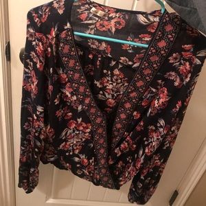 Hollister flower top